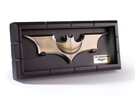 BATARANG EN EXPOSITOR - BATMAN BEGINS & THE DARK KNIGHT NN4129 Cheap